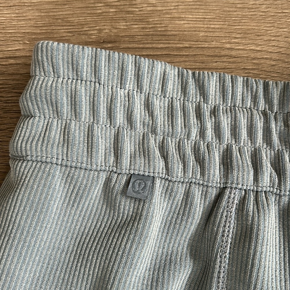 Lululemon Ribbed Softstreme Mid-Rise Pants Size 6 - Picture 6 of 8